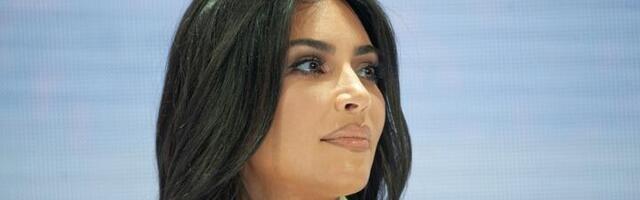 Kim Kardašijan se skinula! Raspametila sve u malenom bikiniju (FOTO)