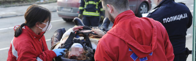 HOROR U NOVOM SADU Skočila sa drugog sprata i pala na dostavljača