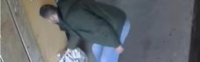 ZA NEVERICU! Novosađanin svakog dana baca đubre ispred ovog ulaza u kom ne stanuje, a razlog je da se prekrstiš i levom i desnom (VIDEO)