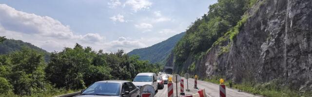 Važno saopštenje za sve vozače! Za sutra najavljena POTPUNA OBUSTAVA saobraćaja, evo i gde