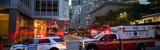 Менхетн: пожар на крову небодера стављен под контролу