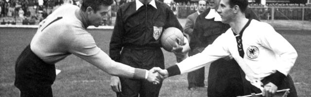 Kultna fotografija sa Svetskog prvenstva u fudbalu 1962. pokrenula neverovatne teorije: "Da li je moguće?"