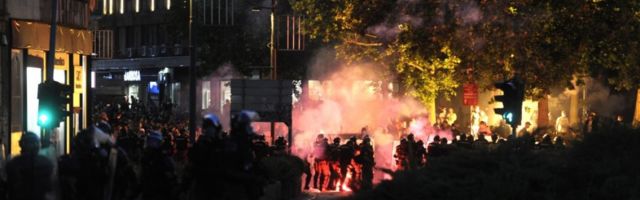(FOTO) EVO KAKO HULIGANI DOGOVARAJU NAPADE NA PROTESTU: Ponesite benzin, baklje, macole i palite policajce!