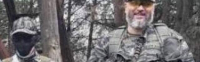 EVO DOKAZA! OTAC UČIO MALOLETNOG UBICU DA PUCA! Isplivala fotografija Koste K. i doktora Vladimira K. u maskirnoj uniformi