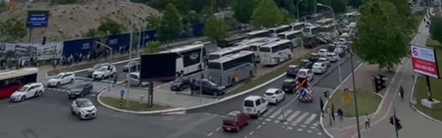 VIDEO: Građani autobusima stižu da dočekaju kineskog predsednika i Vučića, očekuju se gužve