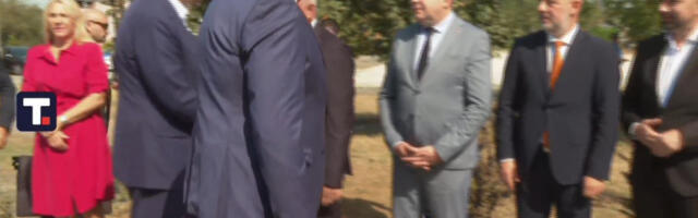 VUČIĆ U REPUBLICI SRPSKOJ Predsednik na otvaranju novoizgrađenog Doma zdravlja &quot;Srbija&quot; (FOTO/VIDEO)