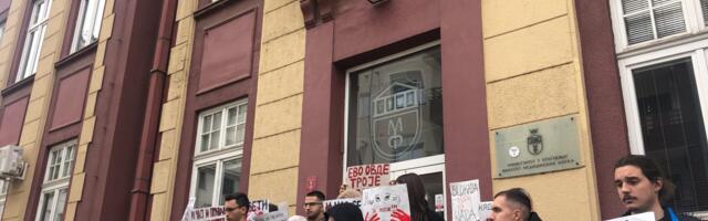 Studenti medicine u Kragujevcu odali poštu stradalima u Novom Sadu