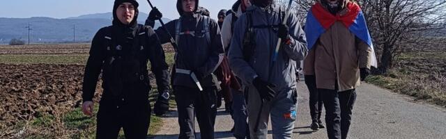 Studenti PMF-a u Kragujevcu prenose atmosferu iz šetnje od Niša do Kragujevca