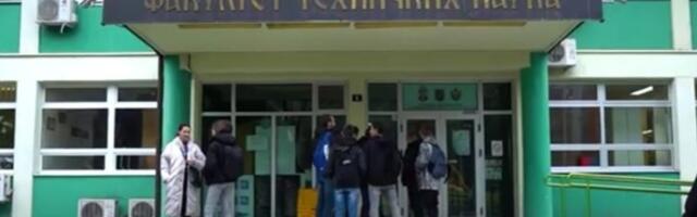 Sutra skup podrške uhapšenom studentu Bogdanu koga je policija na očevu sahranu dovela u lancima