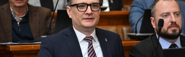 Полемика у Скупштини: Јованов одговорио Марковић Топаловић на оптужбе о „необразованости“ (видео)