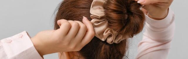 Savršena frizura za 5 minuta: Napravite neurednu punđu kao iz salona očas posla (VIDEO)