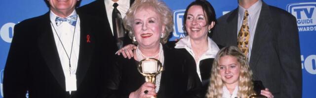 Imao je 19 godina kada je digao ruku na sebe: Dečak iz serije "Svi vole Rejmonda" deceniju nakon tragedije okupio kolege