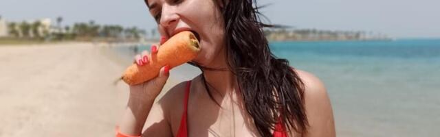 "DA VAM MAMA OBJASNI": Seksi Sandra počastila Srbe snimkom iz KUPATILA! Malo ko bi SMEO ovo da objavi