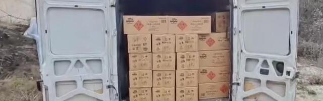 ZAPLENJENO VIŠE OD 25 TONA PIROTEHNIČKIH SREDSTAVA! U Severnoj Makedoniji uhapšene dve osobe, od kojih je jedna policajac (VIDEO)