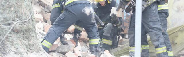 Žena umalo stradala: Par sekundi je delilo od smrti zbog urušavanja stare zgrade