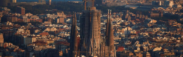 Постављен последњи део централне куле Саграда Фамилије у Барселони