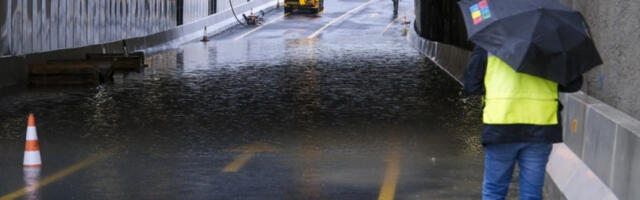 Словенија: олујни ветар оштетио кровове затворене школе и вртићи