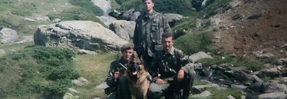 POKOŠEN JE RAFALIMA PODMUKLOG NEPRIJATELJA, ALI OD KOŠARA NI PEDALJ NIJE ODSTUPIO: Ovako su na krvavi Vaskrs 1999. u legendu otišli Vaske Jaguar i major Lister