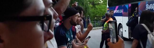 Fudbaleri Arsenala stigli u hotel u Budimpešti uoči finala Lige šampiona