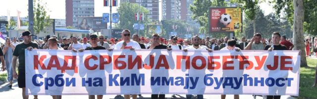 "KAD SRBIJA POBEĐUJE, SRBI NA KIM IMAJU BUDUĆNOST" Više od 5.000 Srba sa KiM stiže na skup u Beograd! Na čelu kolone transparent podrške, odjekuje "Aco Srbine"