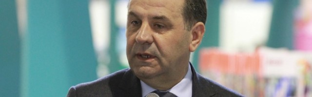 Ko je odlučio da se preko reda vakcinše Rasim Lajić?!