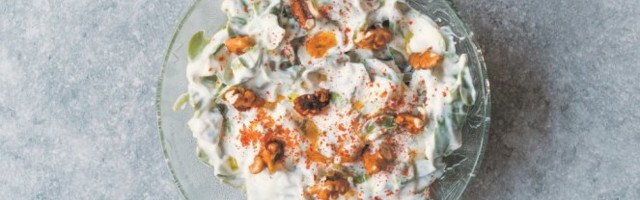 OSVEŽAVAJUĆA i neodoljiva! Salata sa KRASTAVCIMA, ORASIMA i JOGURTOM! /Recept/