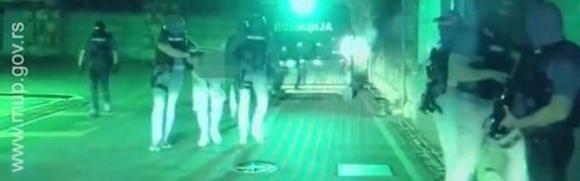 (VIDEO) VELIKA ZAPLENA U BEOGRADU! POLICIJA UPALA U STAN MUŠKARCA (29) I PRONAŠLA 150 KILOGRAMA NARKOTIKA!