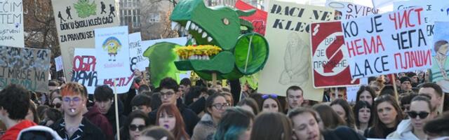"Prva pumpa Srbije": Da li je ovo zvanična maskota protesta? (FOTO)