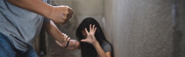 Horor u Beogradu: Pijan tukao majku s detetom u rukama