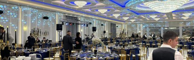 KAKVA EKSTRAVAGANCIJA! Zavirite na gala slavlje sina Borka Radivojevića: Svuda popaljene sveće i zlato, a mama u haljini od KRISTALA (VIDEO/FOTO)