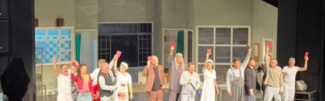 Политичка пропаганда уз коверте с кешом