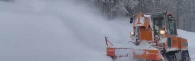 Smetovi u Slavoniji, na pojedinim mestima palo i do metar i po snega!