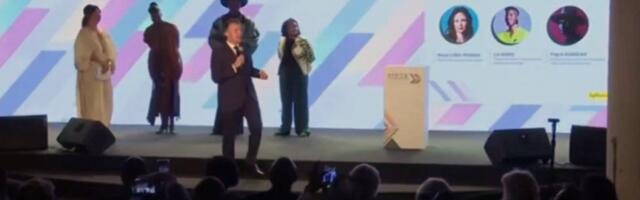 Makron ponovo šokira! Prekipelo mu pa izašao besan na binu, a onda...