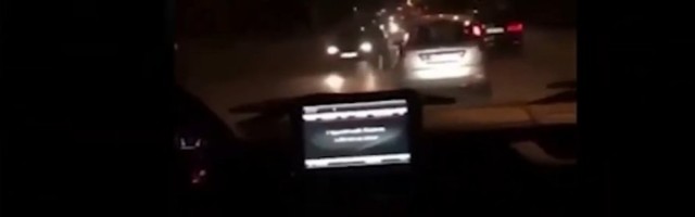 (FOTO,VIDEO) POGLEDAJTE KAKO SE IZVESNI DŽENAN IZ NOVOG PAZARA IGRA ŽIVOTOM! Uplašio i svoje prijatelje! OVO JE ZA ZATVOR!