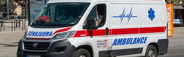 Dve saobraćajke na Ibarskoj, intervenisala Hitna pomoć