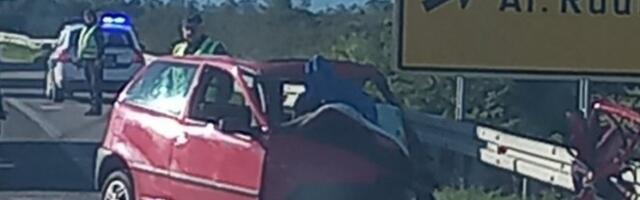 PRVE FOTOGRAFIJE TEŠKE NESREĆE NA AUTOPUTU! Prednji deo automobila uništen, povređeno i DETE! (FOTO)