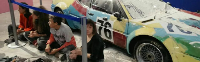 Klimatski aktivisti “napali “BMW M1 koji je oslikao Andy Warhol