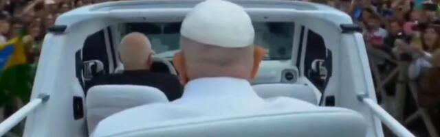 PAPA FRANJA SE JUČE POJAVIO POSLEDNJI PUT U JAVNOSTI: Pogledajte kako je pozdravio vernike i šta im je poručio (VIDEO)