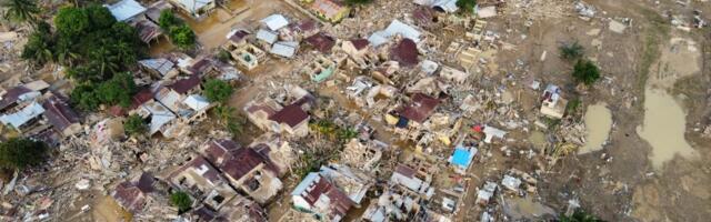 Broj žrtava poplava na Sumatri dostigao 867, vojska pojačala pomoć