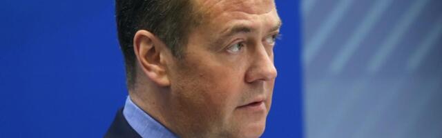 "NEDAVNO JE NEKA KRPENA NAKAZA..." Medvedev ne prestaje da REŠETA, svet ZANEMEO OD ŠOKA - "NASILNA SMRT MU..."