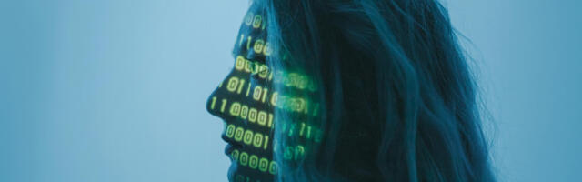 Тили Норвуд, креаторка прве АИ глумице добијала претње смрћу