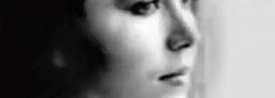 SKORO 50 GODINA JE ESTRADI, A U 8. DECENIJI ODUŠEVLJAVA KADA SE SKINE! Njene hitove i dalje slušate, prepoznajete li lepoticu sa fotografije?