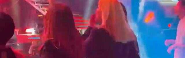 Milica Todorović zamešala na Marijinom koncertu: Plesala u 1. redu sa sestrama uz taktove kao da je sama