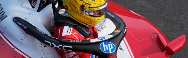 Hamilton kažnjen pomeranjem za tri mesta zbog ometanja na stazi