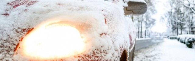 NISTE OČISTILI SNEG SA KROVA AUTOMOBILA? To može da vas košta čak 18.000 dinara!