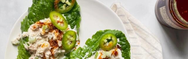 Začinjena i hrskava tuna na listovima zelene salate