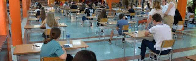 DANAS JE PROBNI ZAVRŠNI ISPIT ZA OVU GRUPU SREDNJOŠKOLACA! Evo koliko vremena imaju za rešavanje zadataka