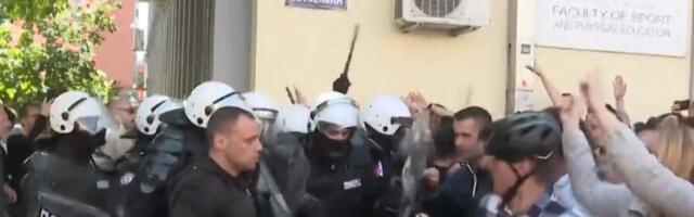 Policija tvrdi da je prva napadnuta