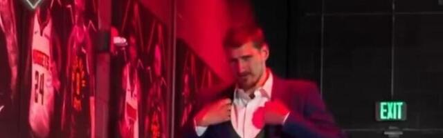 Jokić na meč došao obučen kao Džoker (VIDEO)