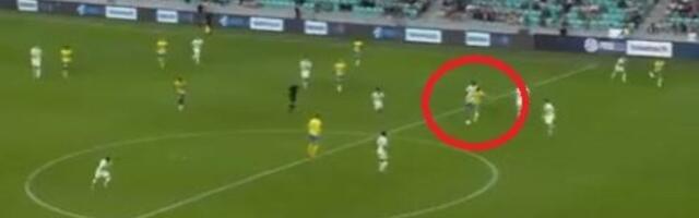 (VIDEO) Evrogol godine: Au, kakav projektil sa pola terena - Ovako nešto se retko viđa